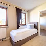 Kandahar Apartman *